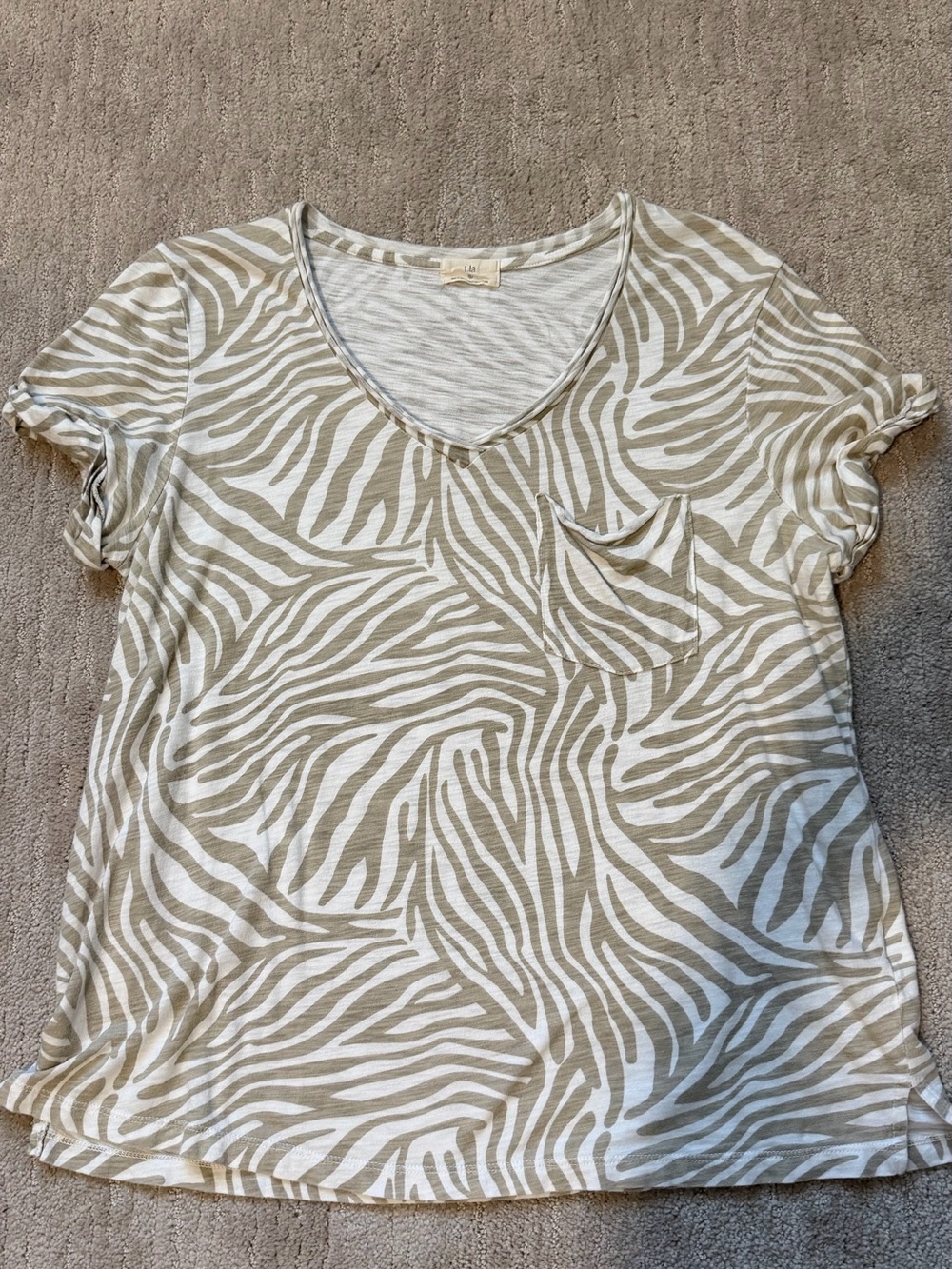 Anthropologie T. La zebra print tee shirt, size large, white and tan